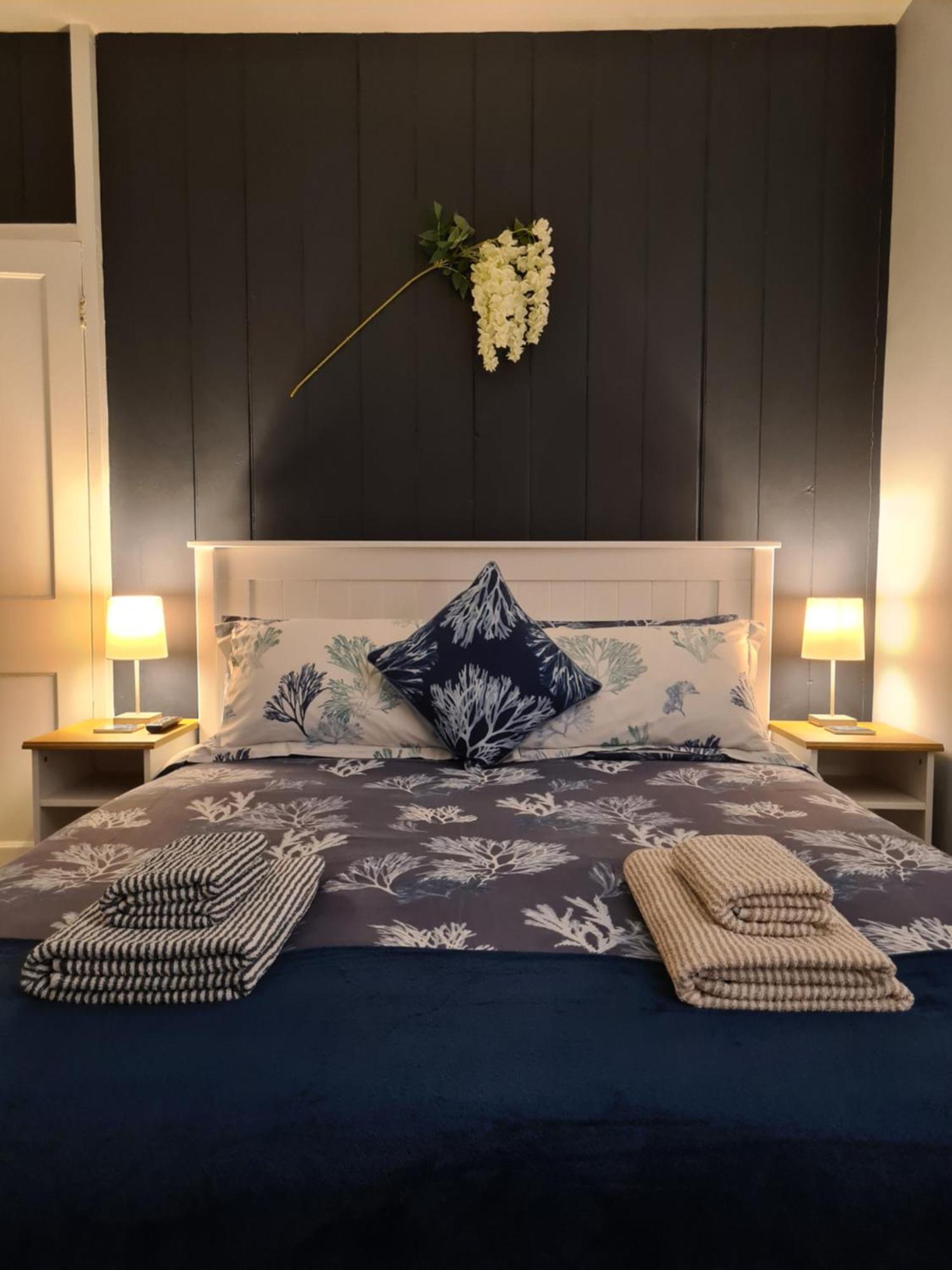 The Hideaway - Luxury Townhouse Villa Wareham Bagian luar foto